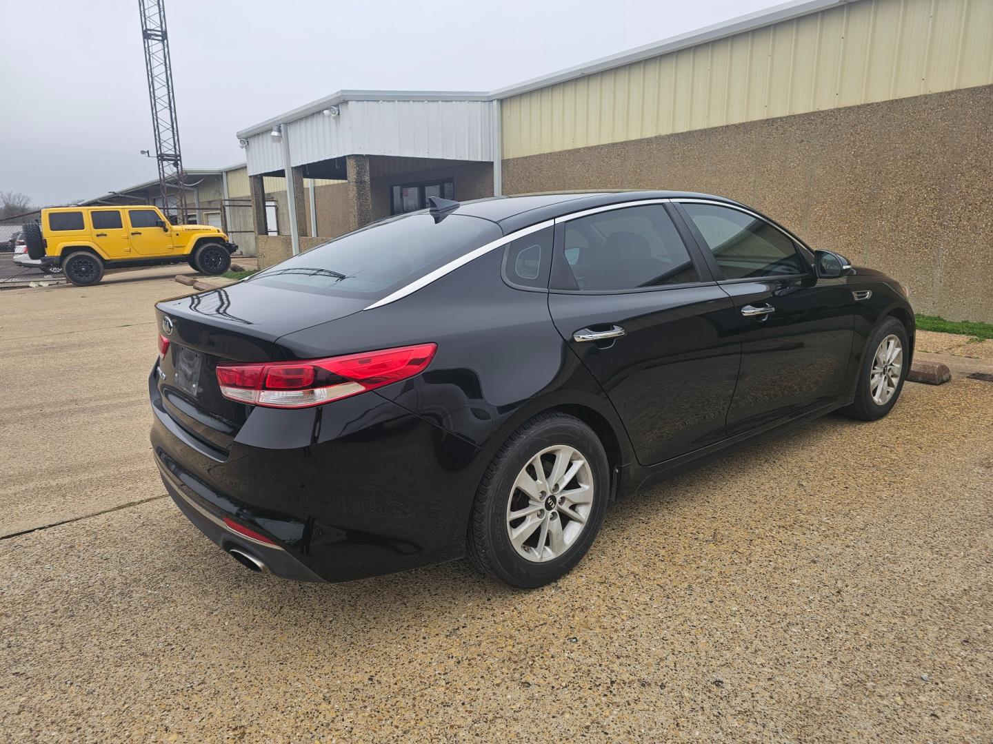 2016 BLACK Kia Optima LX (5XXGT4L38GG) with an 2.4L L4 DOHC 16V engine, 6A transmission, located at 533 S Seven Points BLVD, Seven Points, TX, 75143, (430) 255-4030, 32.313999, -96.209351 - Photo#2